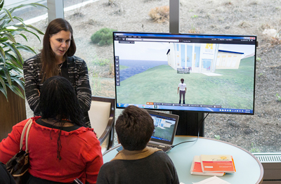 Tschannen discussing how virtual reality can be used in nursing education during a UMSN expo